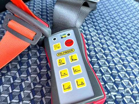 Used 2024 Isuzu NPR image 17