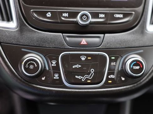 Used 2018 Chevrolet Malibu LT w/ Leather Package FWD image 28