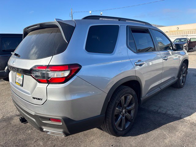 Used 2025 Honda Pilot Sport image 5