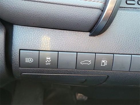 Used 2018 Toyota Camry LE image 8