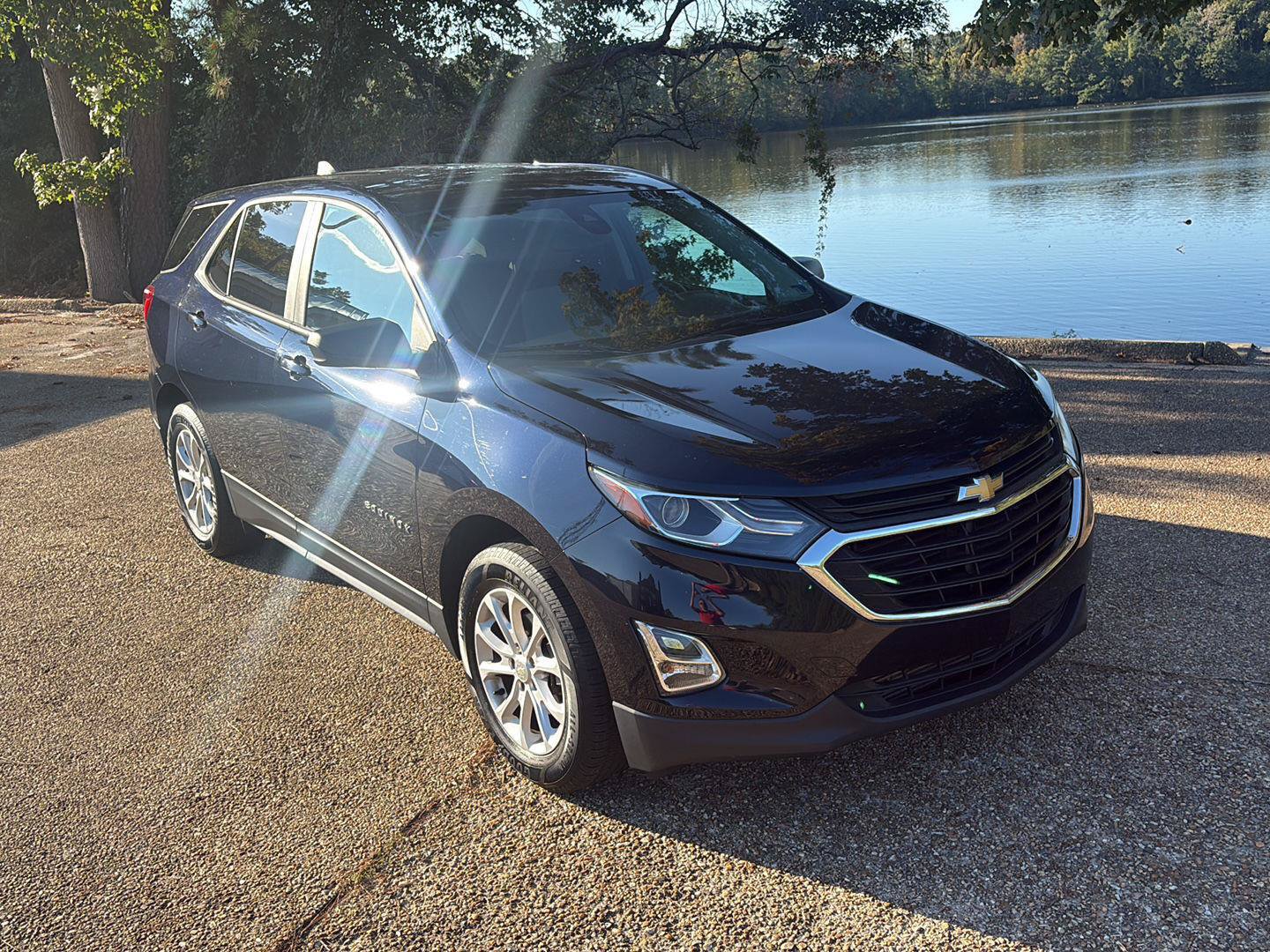 Used 2020 Chevrolet Equinox LS w/ LS Convenience Package FWD image 2