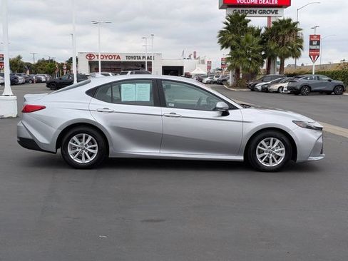 Used 2025 Toyota Camry LE w/ Convenience Package FWD image 4