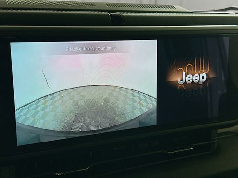 Used 2025 Jeep Wrangler Sahara image 22