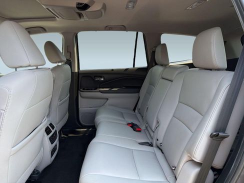 Used 2020 Honda Pilot Touring image 23