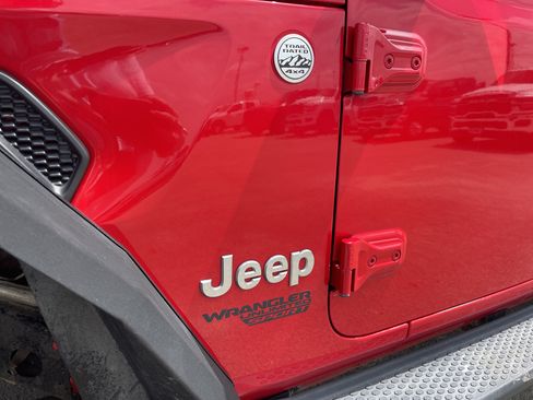 Used 2018 Jeep Wrangler Unlimited Sport S AWD/4WD image 13