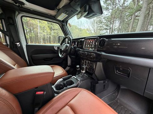 Used 2021 Jeep Gladiator Overland image 16
