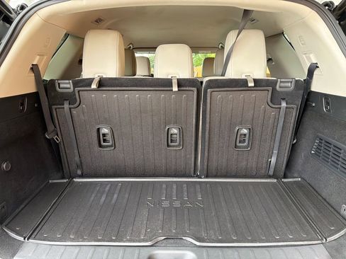 Used 2023 Nissan Pathfinder SL w/ Lighting Package (N92) image 39