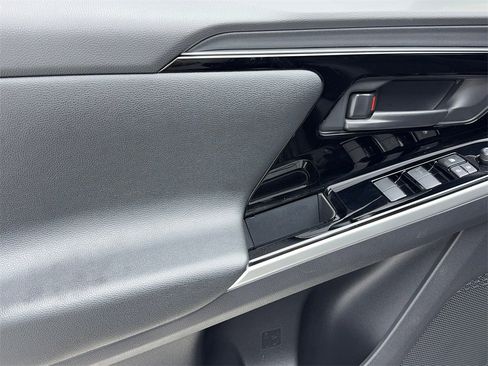 Used 2024 Toyota bZ4X XLE w/ Weather Package image 33