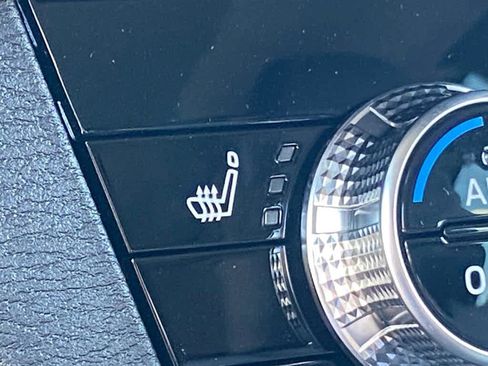 New 2025 Mitsubishi Outlander SE image 8