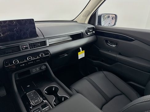 New 2025 Honda Pilot Touring image 25