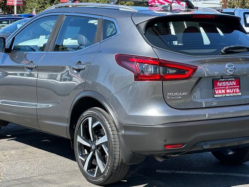 Used 2022 Nissan Rogue Sport SL FWD image 5