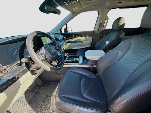Used 2024 Kia Carnival SX Prestige image 18
