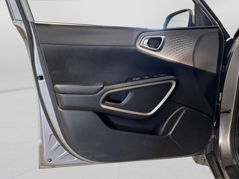 Used 2025 Kia Soul LX w/ LX Technology Package image 15