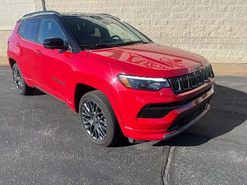 Used 2024 Jeep Compass Limited w/ Driver Assist Group I AWD/4WD image 3
