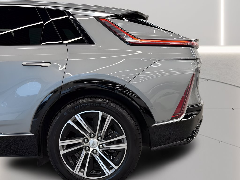 Used 2024 Cadillac Lyriq Luxury w/ LPO, Floor Liner Package AWD/4WD image 32