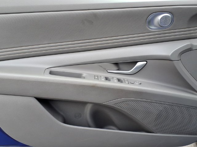 Used 2025 Hyundai Elantra SEL FWD image 13