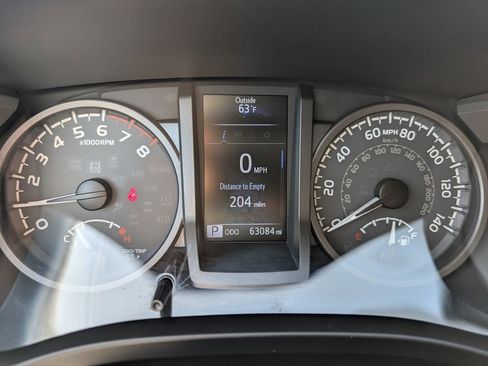 Used 2017 Toyota Tacoma TRD Off-Road w/ Tow Package (A/T) AWD/4WD image 28
