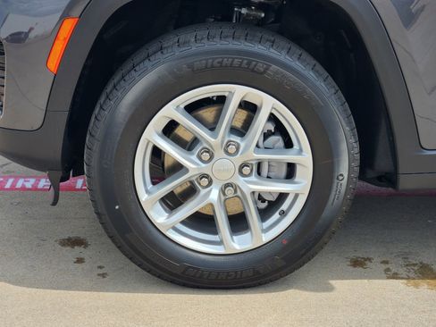 New 2025 Jeep Grand Cherokee Laredo X image 9