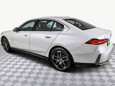 Used 2025 BMW i5 eDrive40i image 6