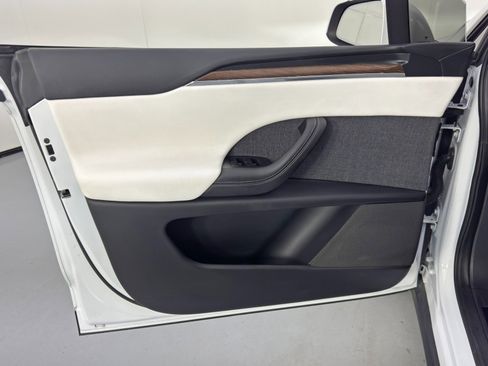 Used 2022 Tesla Model X image 49