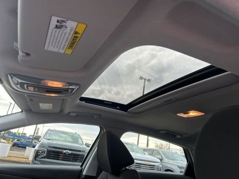 Used 2025 Hyundai Elantra SEL image 16