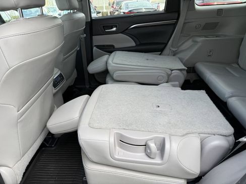 Used 2015 Toyota Highlander Limited image 27