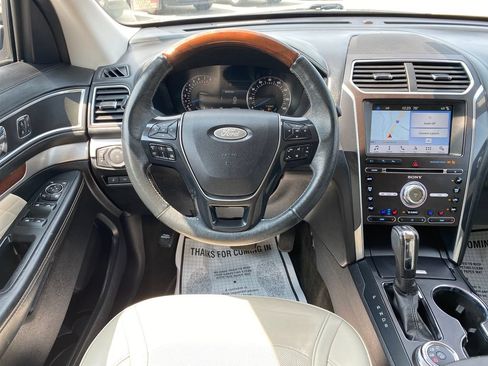 Used 2018 Ford Explorer Platinum AWD/4WD image 14