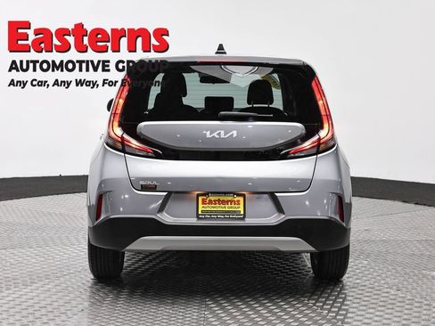 Used 2023 Kia Soul LX w/ Option Group 015 FWD image 6