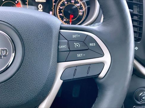 Used 2016 Jeep Cherokee Latitude w/ Cold Weather Group image 24