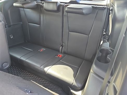 Used 2023 Toyota Highlander L AWD/4WD image 15