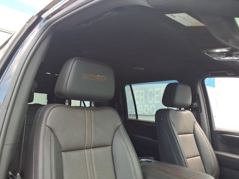 Used 2025 Chevrolet Suburban High Country AWD/4WD image 21