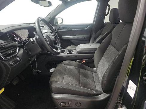 Used 2025 GMC Acadia Elevation image 7