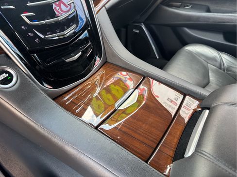 Used 2020 Cadillac Escalade Luxury w/ Escalade Sport Edition AWD/4WD image 29