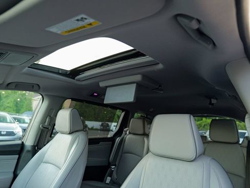 Used 2023 Honda Odyssey Elite image 24