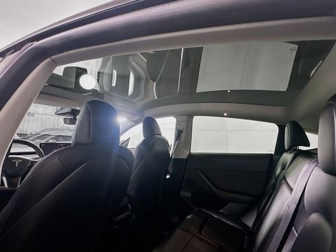 Used 2022 Tesla Model Y Long Range AWD/4WD image 26