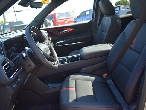 New 2026 Chevrolet Traverse RS w/ LPO, Floor Liner Package AWD/4WD image 31