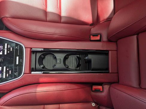 Used 2022 Porsche Panamera RWD image 23