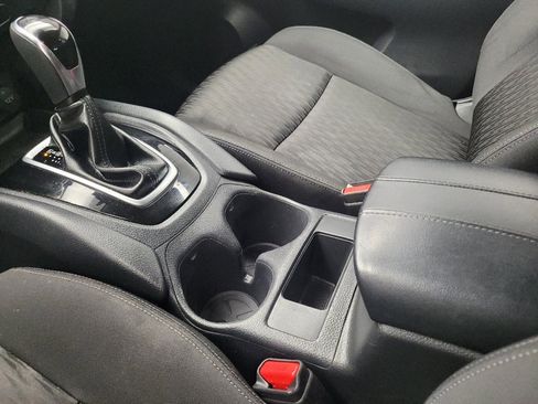 Used 2020 Nissan Rogue S FWD image 26