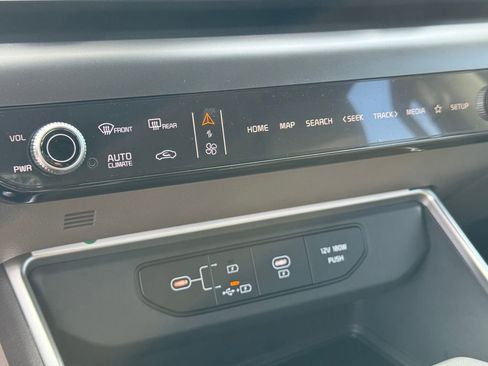 New 2026 Kia Carnival LXS image 21