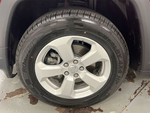 Used 2020 Jeep Compass Latitude image 25