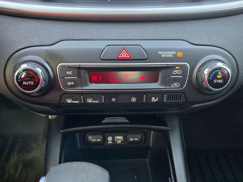 Certified 2019 Kia Sorento LX image 28