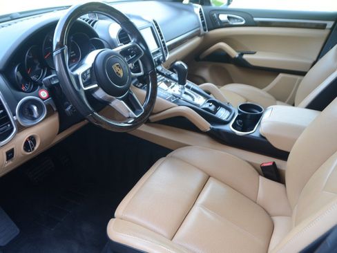 Used 2016 Porsche Cayenne AWD/4WD image 2