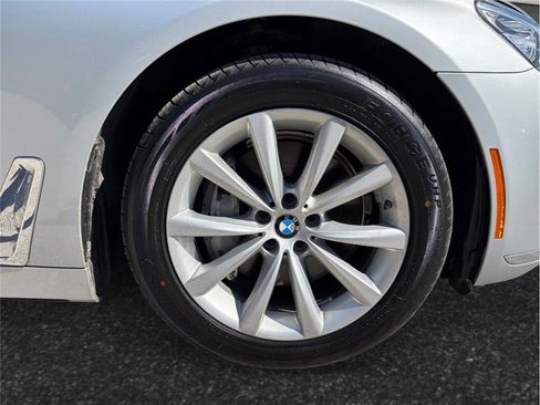 Used 2019 BMW 740i image 13