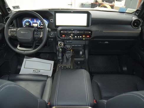 Used 2025 Toyota Land Cruiser image 30