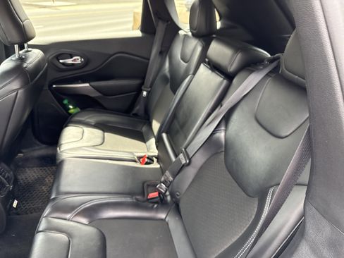 Used 2019 Jeep Cherokee Latitude Plus w/ Comfort/Convenience Group AWD/4WD image 13