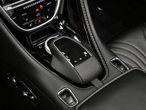 Used 2019 Aston Martin DB11 Volante image 28