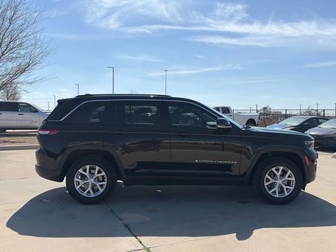 Used 2023 Jeep Grand Cherokee Limited w/ Luxury Tech Group II image 7