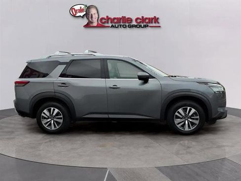 Certified 2023 Nissan Pathfinder SL w/ Lighting Package (N92) image 6