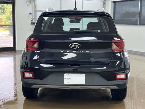 Used 2025 Hyundai Venue SEL FWD image 6