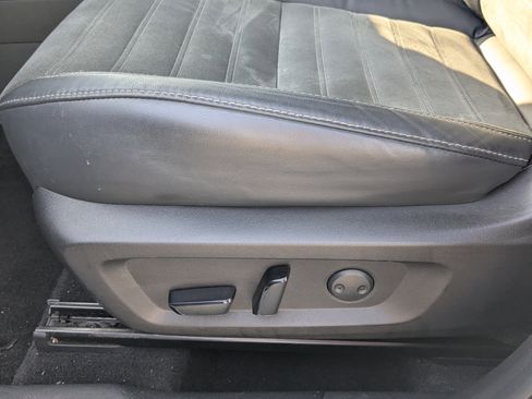 Used 2023 Mitsubishi Outlander SE image 53